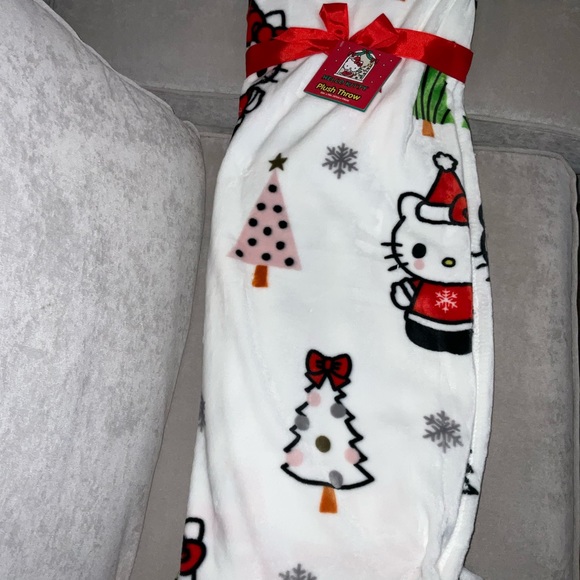 Hello kitty Christmas blanket. Viral - Picture 1 of 8